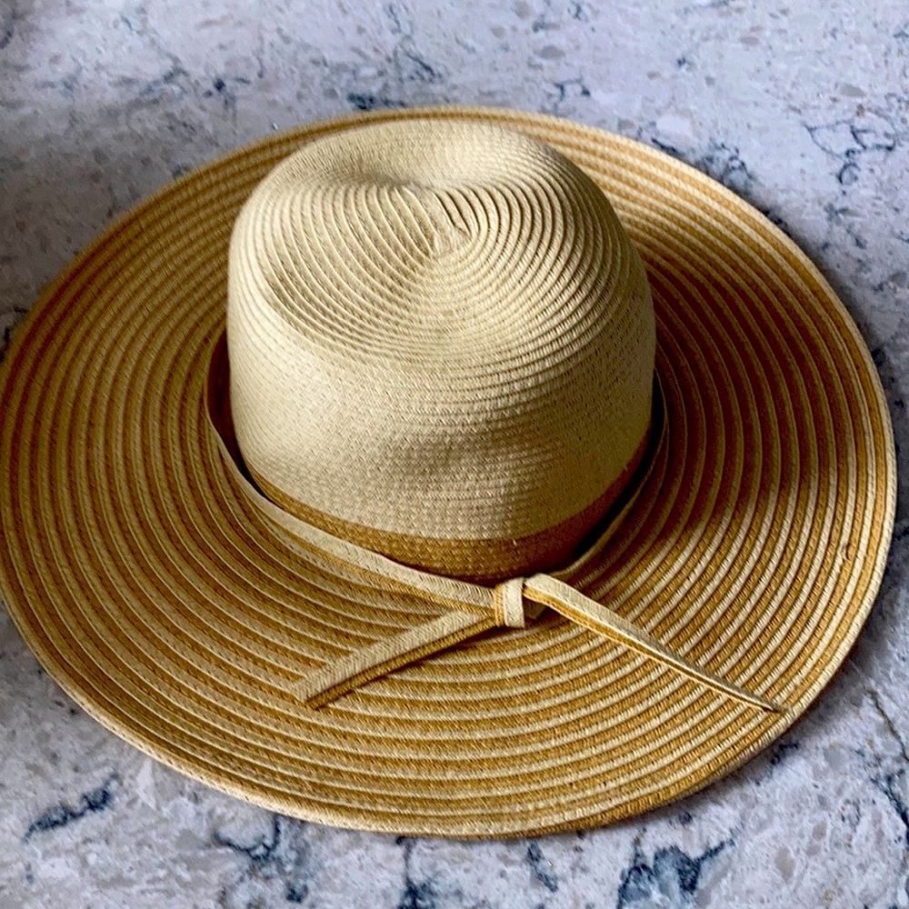 EUC women's wide brimmed beach hat